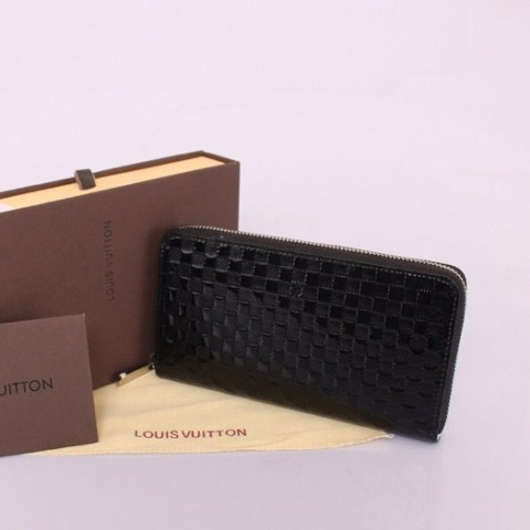 Louis Vuitton Zippy Wallet M9440B