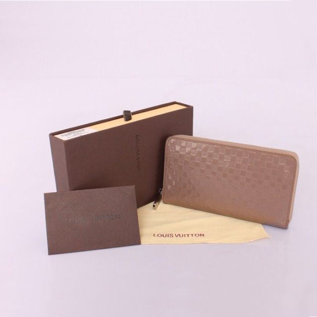 Louis Vuitton Zippy Wallet M9440C