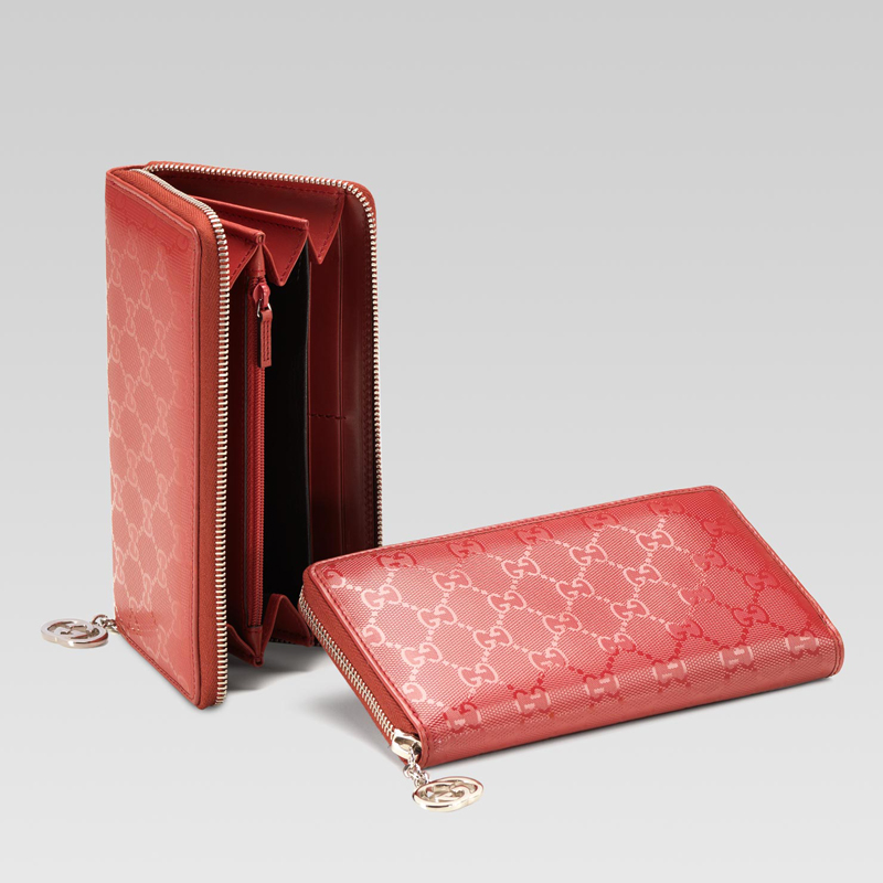 zip around wallet with interlocking G detail