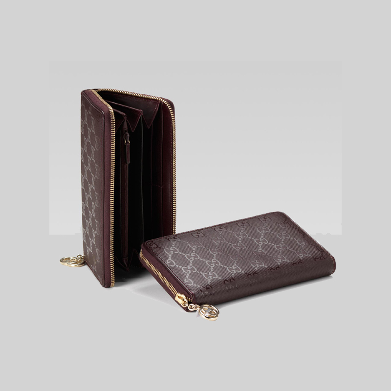 zip around wallet with interlocking G detail