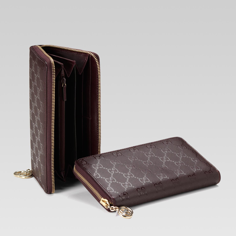 zip around wallet with interlocking G detail