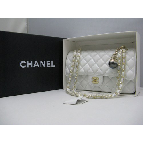 Chanel lambskin leather White Flap bag with Gold chain