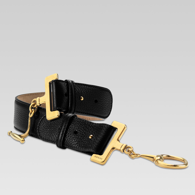 belt with horsebit ring and chain buckle