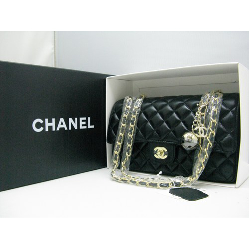 Chanel lambskin leather Black Flap bag with Gold chain