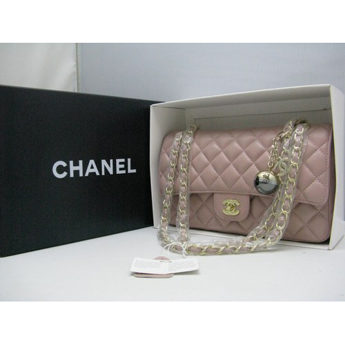 Chanel lambskin leather Pink Flap bag with Gold chain