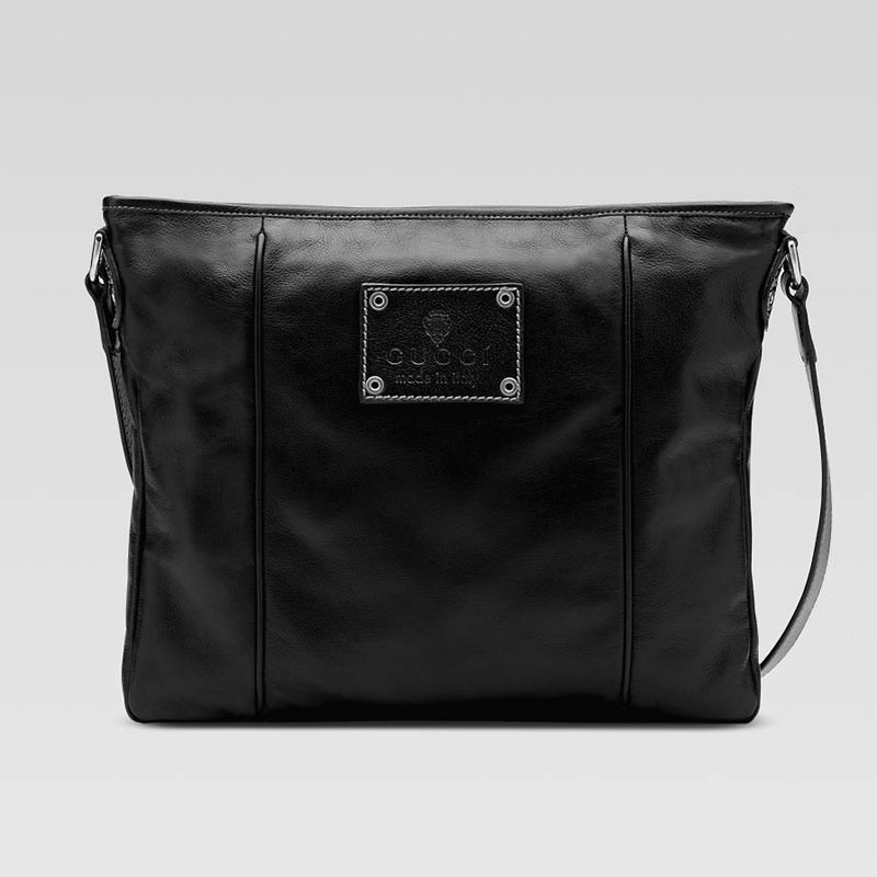 medium messenger bag with gucci crest trademark