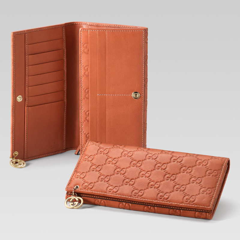 continental wallet with interlocking G detail