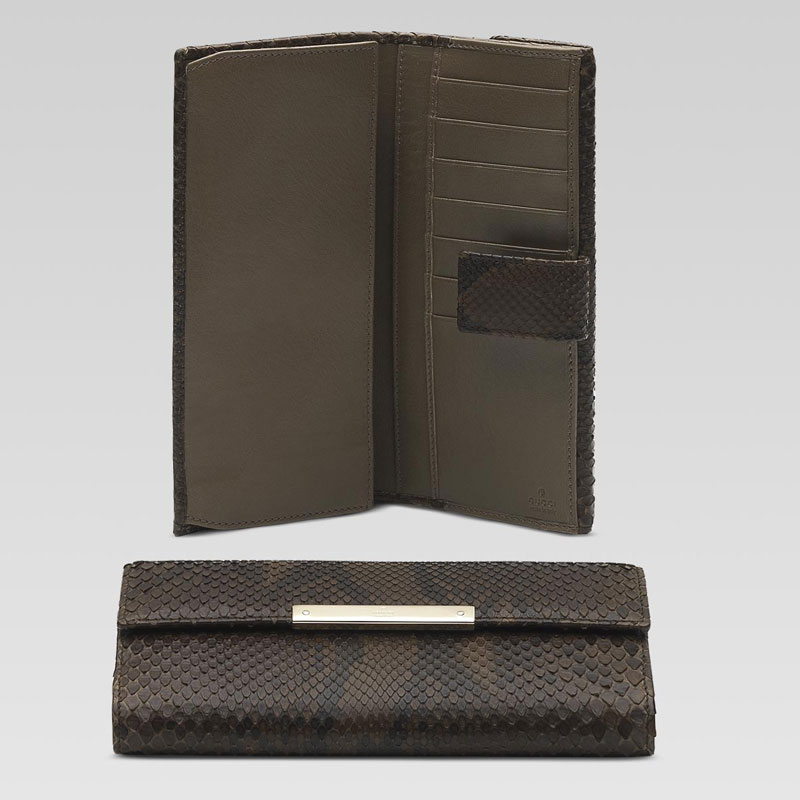 continental wallet with gucci trademark engraved m