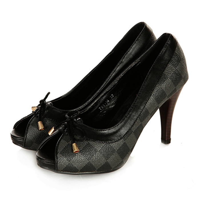 lousi vutton shoes with black