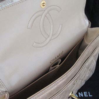 CHANEL Classic Flap Bag Medium