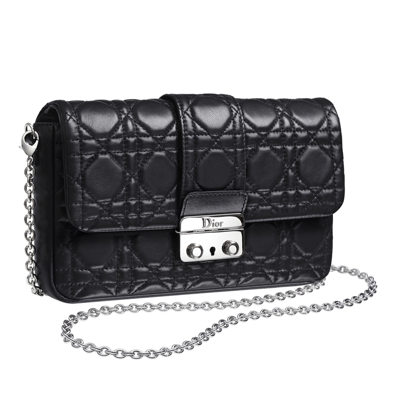 Large New Lock pouch in black patent leather