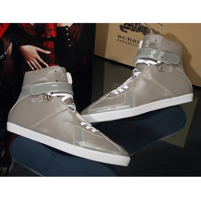 LEATHER HIGH-TOP TRAINER.