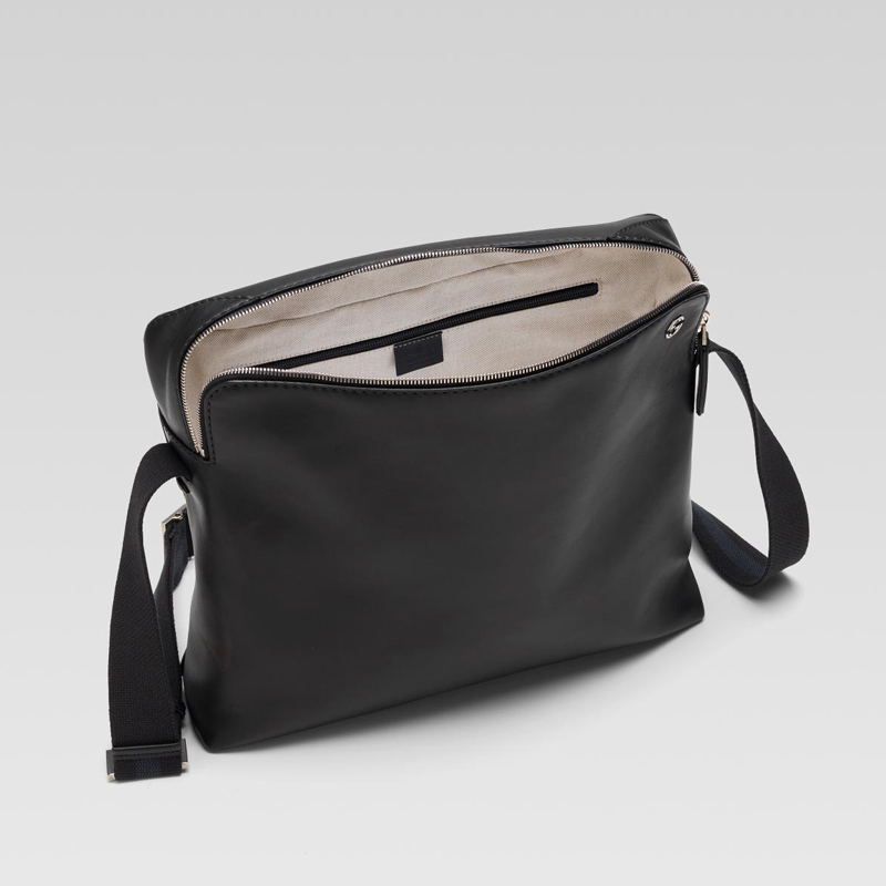 medium messenger bag with metal interlocking G det