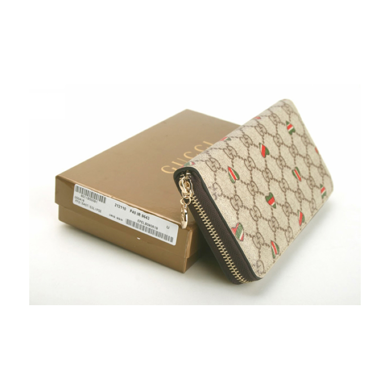 zip around wallet with interlocking G detail