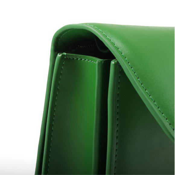 Celine Classic Medium in Box Calfskin Green