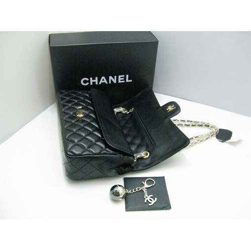 Chanel lambskin leather Black Flap bag with Gold chain