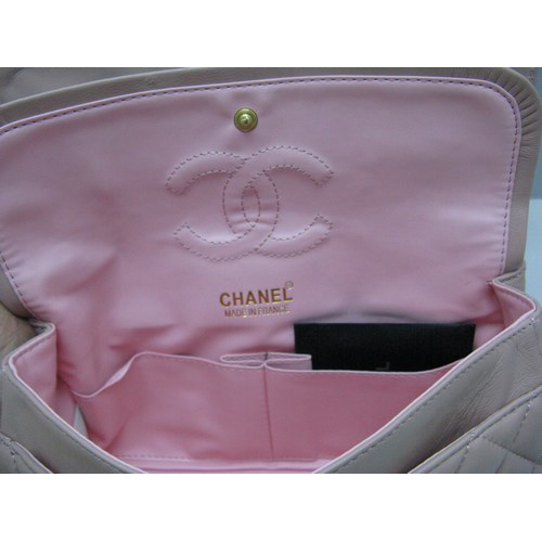 Chanel lambskin leather Pink Flap bag with Gold chain