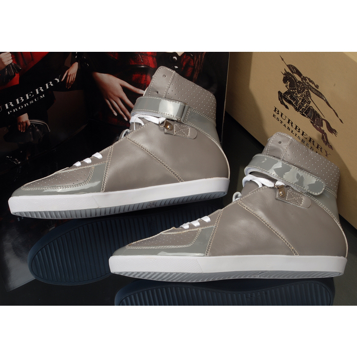 LEATHER HIGH-TOP TRAINER.