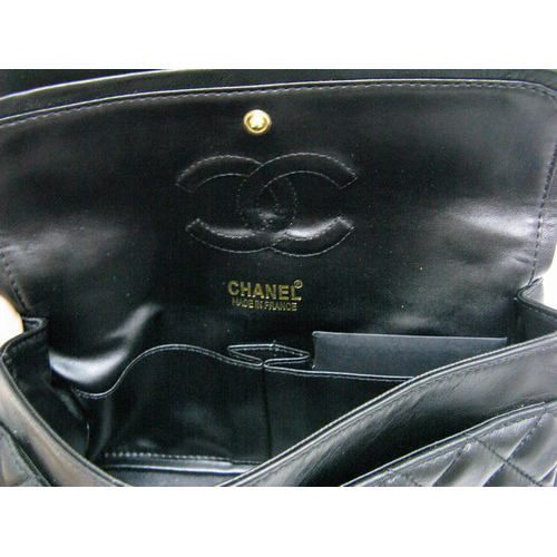 Chanel lambskin leather Black Flap bag with Gold chain